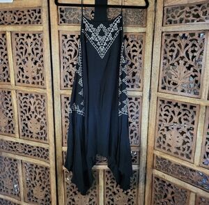 🌟 Rip Curl Asymmetrical Dress in Black with White Accents